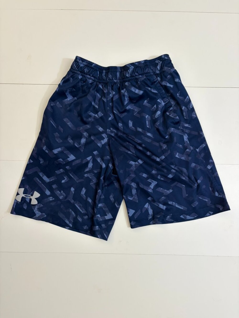 Boys Medium Under Armour Athletic Shorts